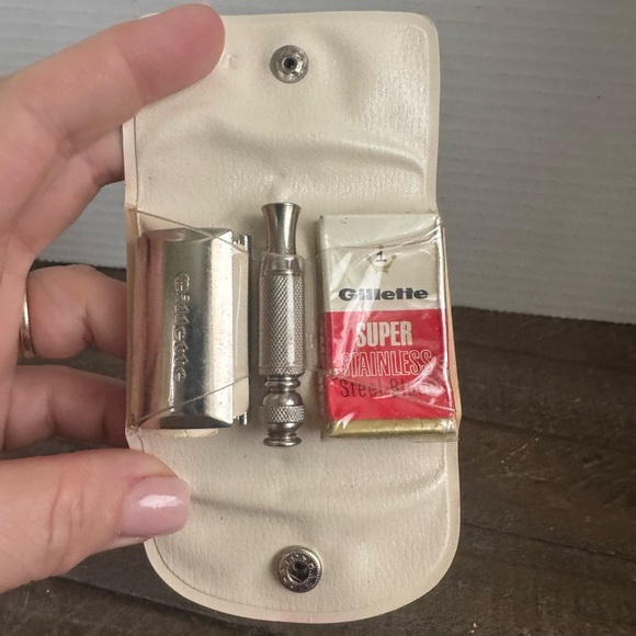 Gillette Vintage Razor Set with Case - Picture 4 of 9